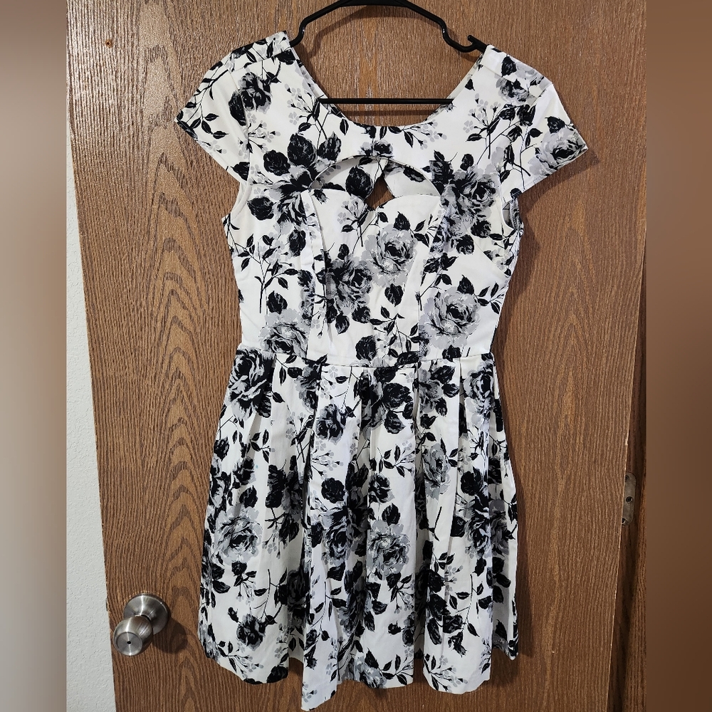 Chic Black and White Floral Midi Dress